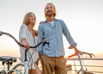 Envejecimiento Saludable: Consejos Esenciales para Mantenerse en Forma y Activo Después de los 50