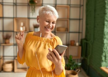 Guía Completa para Personas Mayores: Cómo Usar Teléfonos Inteligentes y Aplicaciones de Forma Sencilla