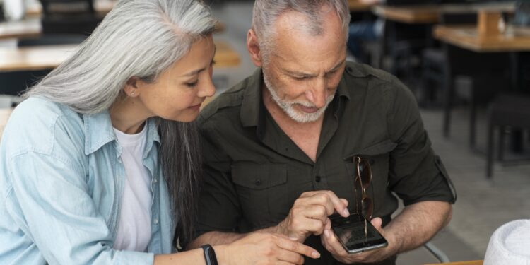 Tinder para Mayores de 50: Estrategias Efectivas para Encontrar Pareja Después de los 50 Años