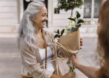 Cómo Practicar la Gratitud a los 50+