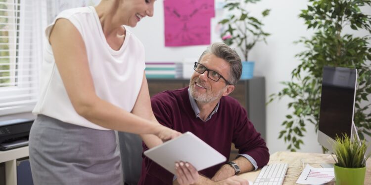 Cómo Establecer Metas Realistas para el Nuevo Año Después de los 50 Años: Consejos Prácticos para el Éxito