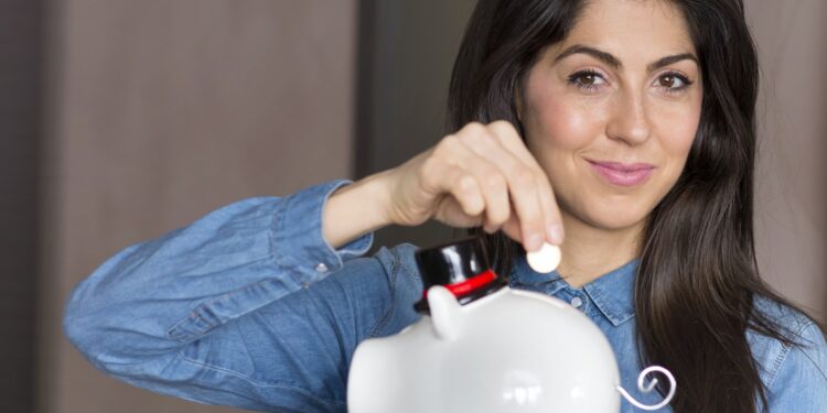 Consejos Prácticos para Ahorrar y Organizar tus Finanzas en Fin de Año si Tienes Más de 50 Años