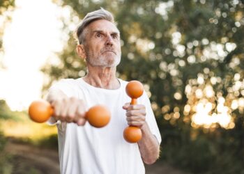 10 Hábitos Saludables para Empezar el Año con Energía Después de los 50 Años