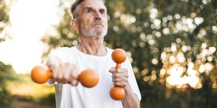 10 Hábitos Saludables para Empezar el Año con Energía Después de los 50 Años